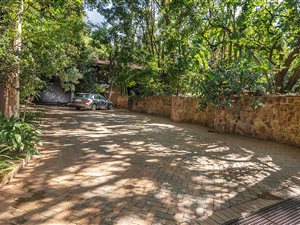7 Bed House in Muckleneuk