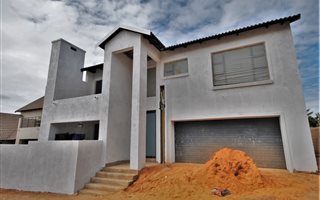 4 Bedroom House in Candlewoods Estate