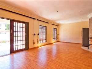 3 Bed Apartment in Dowerglen