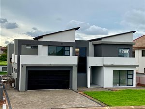 5 Bed House in Akasia