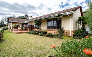 4 Bedroom Simplex in Hillcrest Central