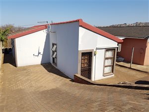 3 Bed House in Newlands West