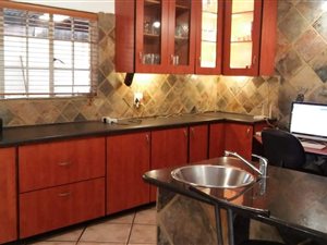 6 Bed House in LesMarais