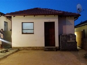 2 Bedroom House in Clayville