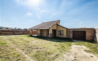 3 Bedroom House in Lenasia South