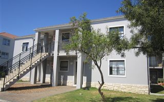 2 Bedroom Apartment in Somerset West Central