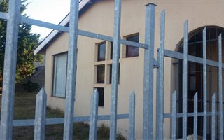 4 Bedroom House in Vredenburg