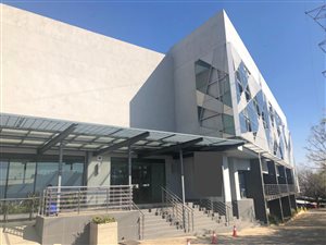 749 m² Commercial space in Kramerville