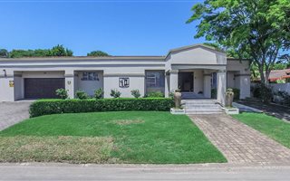 4 Bedroom House in Meerensee