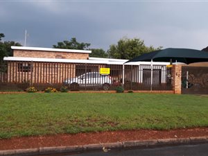 4 Bed House in Rothdene