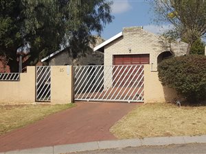 3 Bed House in Country View