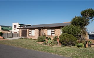 4 Bedroom House in Kleinmond
