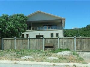 2 Bed House in Paradise Beach