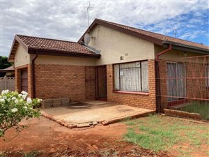 3 Bed House in Roodepan