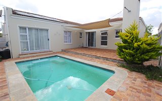 3 Bedroom House in Sunningdale