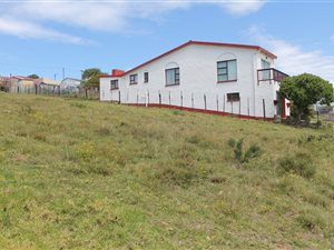 921 m² Land available in Fairview