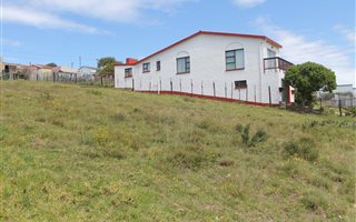 921 m² Land available in Fairview
