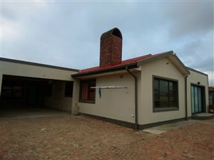7 Bed House in Parkdene