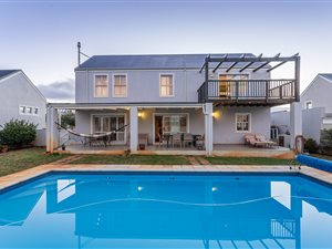 4 Bed House in Bluewater Estate
