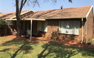 2 Bedroom Simplex in Pierre van Ryneveld