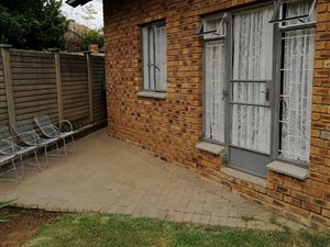 1 Bed Garden Cottage in The Reeds