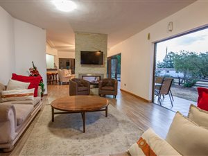 5 Bed House in Kyalami AH