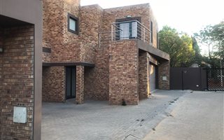 3 Bedroom Cluster in Marais Steyn Park