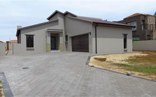 3 Bedroom House in The Meadows