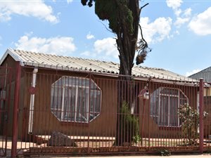 2 Bed House in Naledi