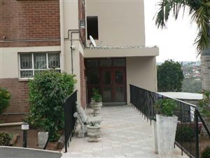 1.5 Bed Apartment in Carrington Heights