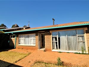 3 Bed Apartment in Hartzenbergfontein