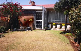 2 Bedroom Simplex in Westonaria