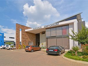 150 m² Office Space in Glen Marais