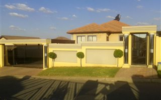3 Bedroom House in Olievenhoutbosch