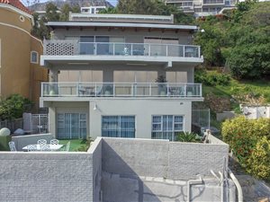 5 Bed House in Gordons Bay Central