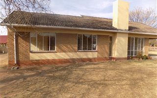 4 Bedroom House in Amajuba Park