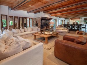 5 Bed House in Kyalami