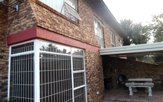3 Bedroom Townhouse in Vanderbijlpark SW1