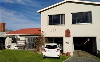 4 Bedroom House in De Kelders