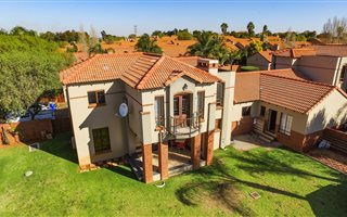 3 Bedroom Townhouse in Moreleta Park