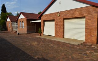 3 Bedroom House in Van Der Hoff Park