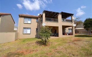 2 Bedroom Apartment in Leeuwenhof Estate