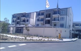 3 Bedroom Apartment in Paardevlei