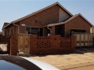 3 Bed House in Vosloorus