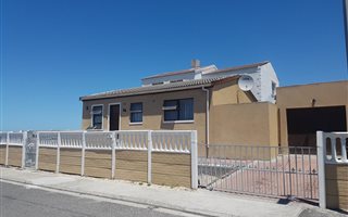 2 Bedroom House in Strandfontein