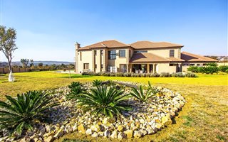 6 Bedroom House in Mooikloof Heights