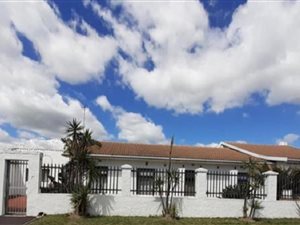 7 Bed House in Crawford