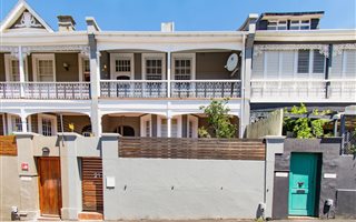 4 Bedroom House in Oranjezicht