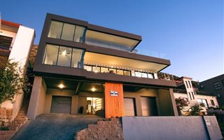 3 Bedroom Apartment in Gordons Bay Central