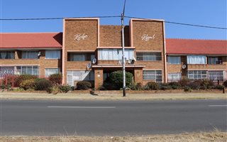 3 Bedroom Apartment in Linmeyer